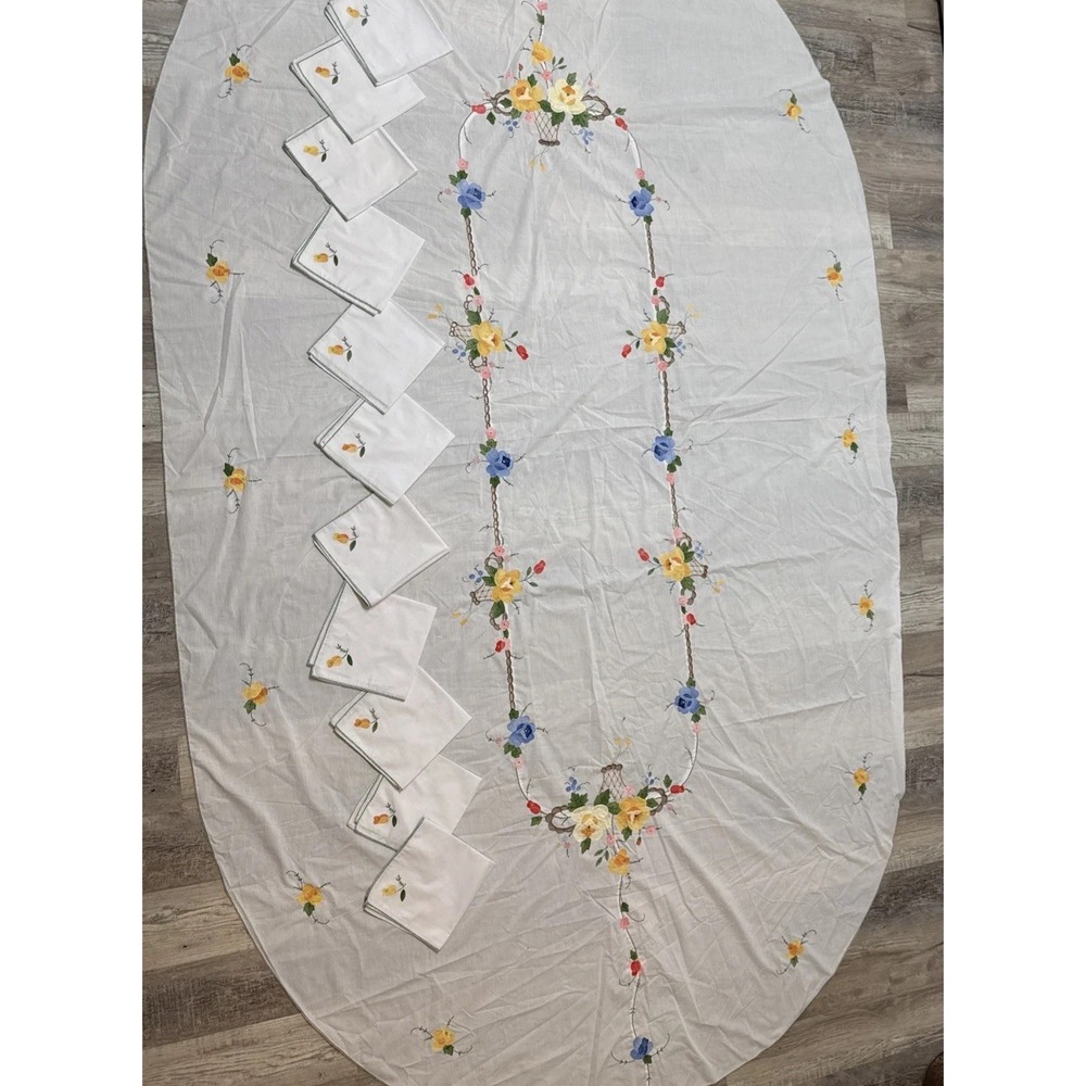 Vtg Applique Oval Tablecloth & Napkins White Flowers Needlepoint Cottage 115x67
